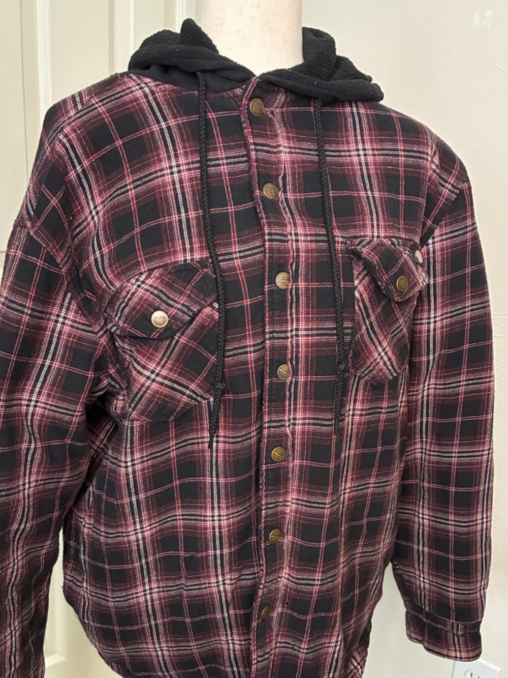 DICKIES Men’s Cotton shirt jacket Size Large. Snap front. See pics of worn area